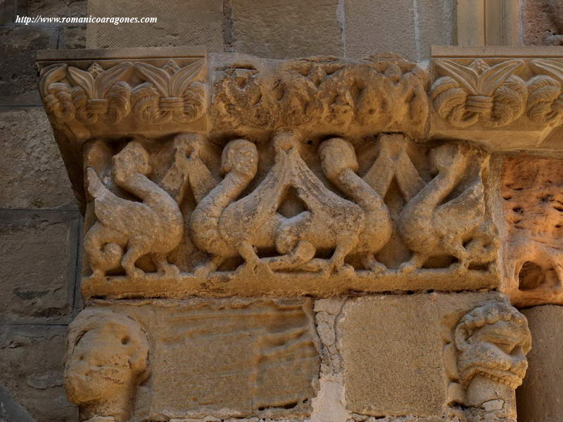 PROLONGACIN DE LA DECORACIN DEL  BACO Y CAPITELES AL LADO OESTE